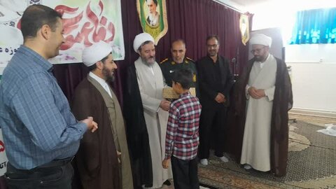 تصاویر/ مراسم بزرگداشت هفته دفاع مقدس در مدرسه علمیه امام صادق (ع) بیجار