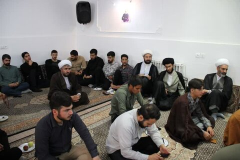 تصاویر/ مراسم بزرگداشت هفته دفاع مقدس در مدرسه علمیه امام صادق (ع) بیجار