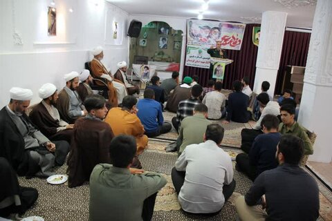 تصاویر/ مراسم بزرگداشت هفته دفاع مقدس در مدرسه علمیه امام صادق (ع) بیجار