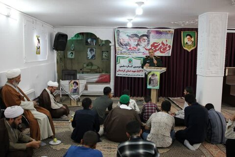 تصاویر/ مراسم بزرگداشت هفته دفاع مقدس در مدرسه علمیه امام صادق (ع) بیجار