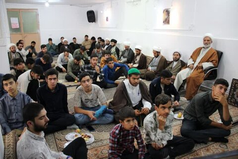 تصاویر/ مراسم بزرگداشت هفته دفاع مقدس در مدرسه علمیه امام صادق (ع) بیجار