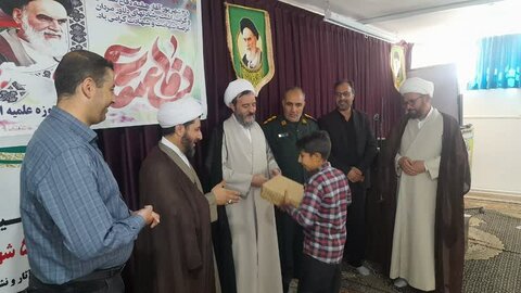 تصاویر/ مراسم بزرگداشت هفته دفاع مقدس در مدرسه علمیه امام صادق (ع) بیجار