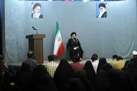 تصاویر| دیدار جمعی از جوانان فعال در عرصه ایثار و  شهادت با نماینده ولی فقیه در خراسان جنوبی