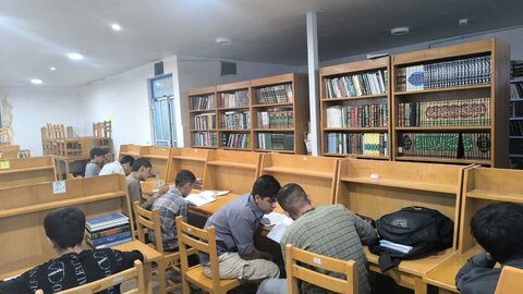 تصاویر گوشه ای از فعالیت های طلاب مدرسه علمیه نورآباد