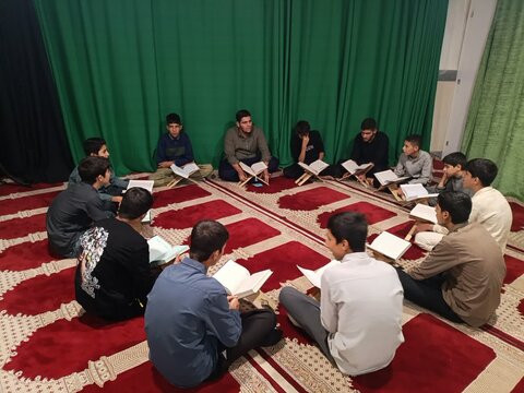 تصاویر گوشه ای از فعالیت های طلاب مدرسه علمیه نورآباد