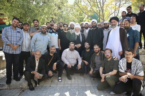 وفد حوزوي إيراني يزور عائلات شهداء "حزب الله" من رجال الدين في جنوب لبنان