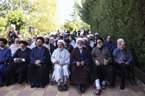 وفد حوزوي إيراني يزور عائلات شهداء "حزب الله" من رجال الدين في جنوب لبنان