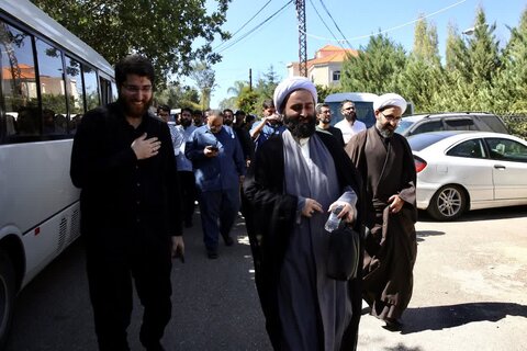 وفد حوزوي إيراني يزور عائلات شهداء "حزب الله" من رجال الدين في جنوب لبنان