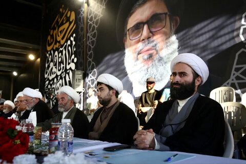 وفد حوزوي إيراني يزور عائلات شهداء "حزب الله" من رجال الدين في جنوب لبنان