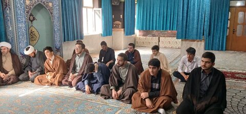 تصاویر/ نشست بصیرتی و سیاسی در مدرسه علمیه ماکو