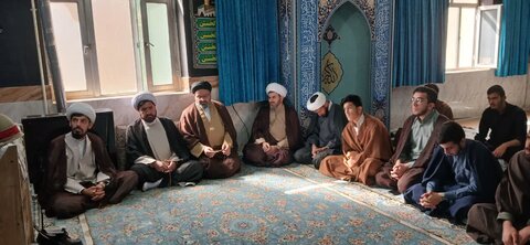 تصاویر/ نشست بصیرتی و سیاسی در مدرسه علمیه ماکو