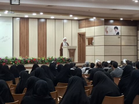 تصاویر/  نشست صمیمی والدین طلاب مدینة‌العلم کاظمیه