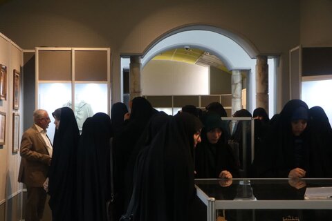 تصاویر/ بازدید طلاب مدرسه علمیه تخصصی فاطمیه کرمان از موزه دفاع مقدس