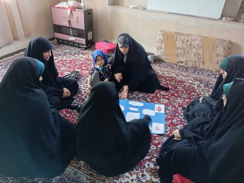 بانوی طلبه فعال