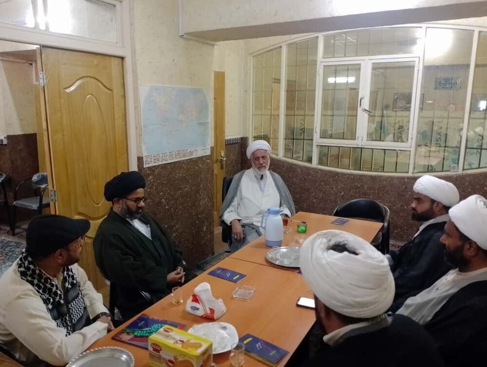 دفترِ قائدِ ملت جعفریہ شعبۂ قم کے وفد کی زائرین کے مسائل سے متعلق حجت الاسلام احمدی قمی سے ملاقات