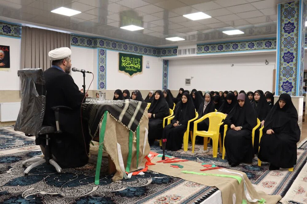 تصاویر/ نشست نقش مادران شهدا در شکل گیری هویت جهادی فرزندان در مدرسه علمیه نرجسیه سیرجان