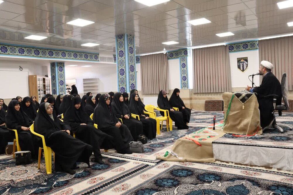 تصاویر/ نشست نقش مادران شهدا در شکل گیری هویت جهادی فرزندان در مدرسه علمیه نرجسیه سیرجان
