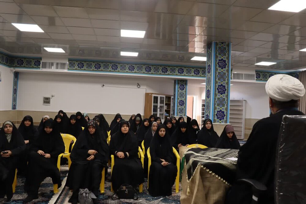 تصاویر/ نشست نقش مادران شهدا در شکل گیری هویت جهادی فرزندان در مدرسه علمیه نرجسیه سیرجان