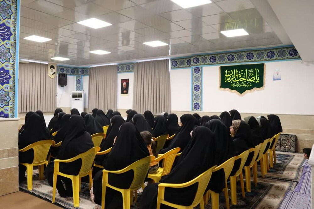 تصاویر/ نشست نقش مادران شهدا در شکل گیری هویت جهادی فرزندان در مدرسه علمیه نرجسیه سیرجان