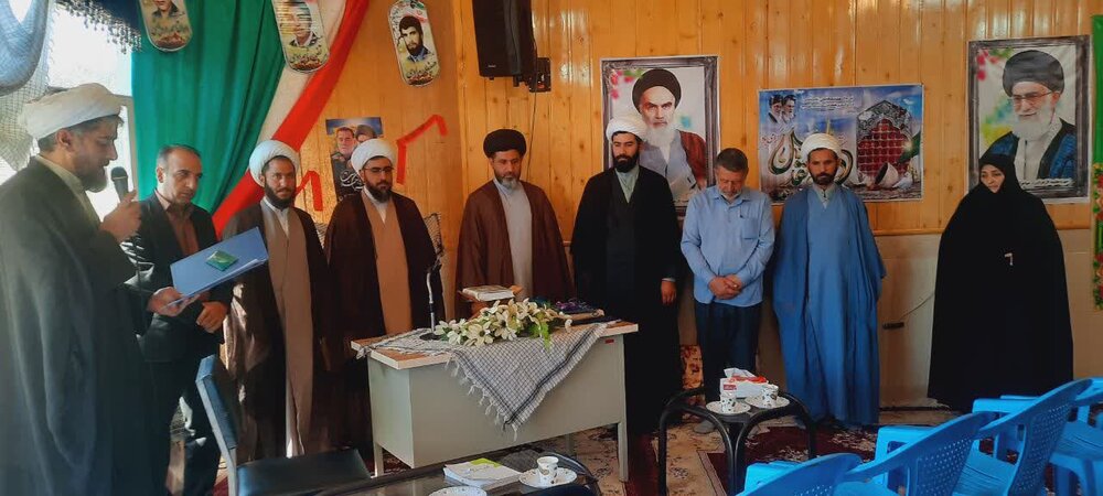 تقدیر از امام جمعه سابق چادگان و رئیس هیئت امنای حوزه علمیه الزهرا(س)