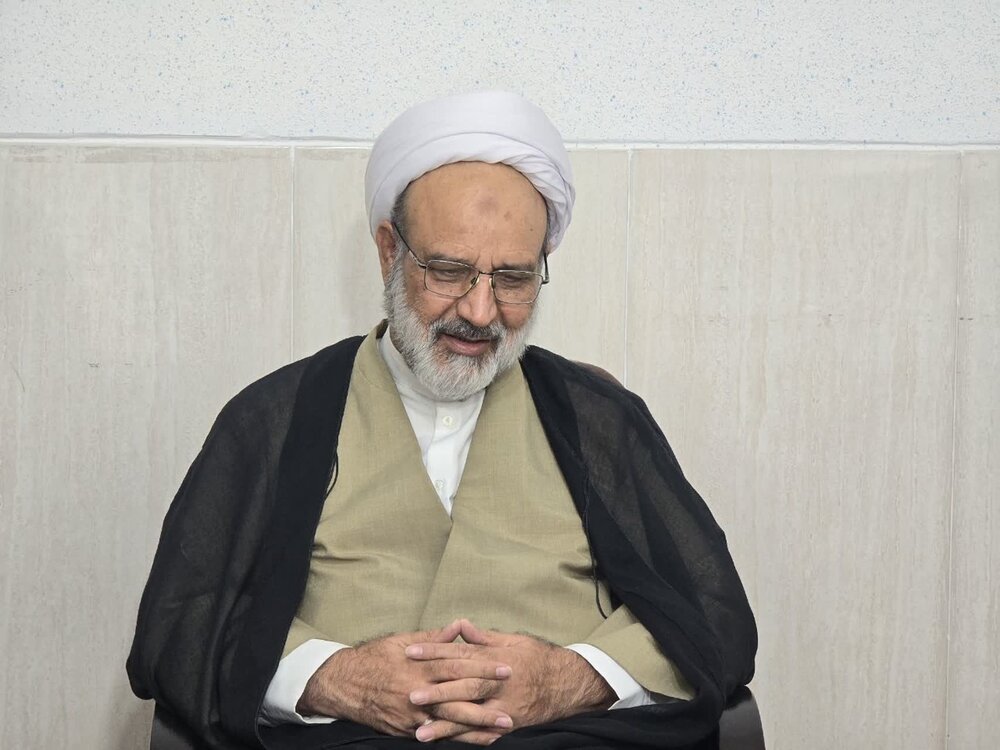 نشست هم‌اندیشی مدیر حوزه خواهران یزد با  کارکنان مدرسه ریحانه الرسول(س) یزد