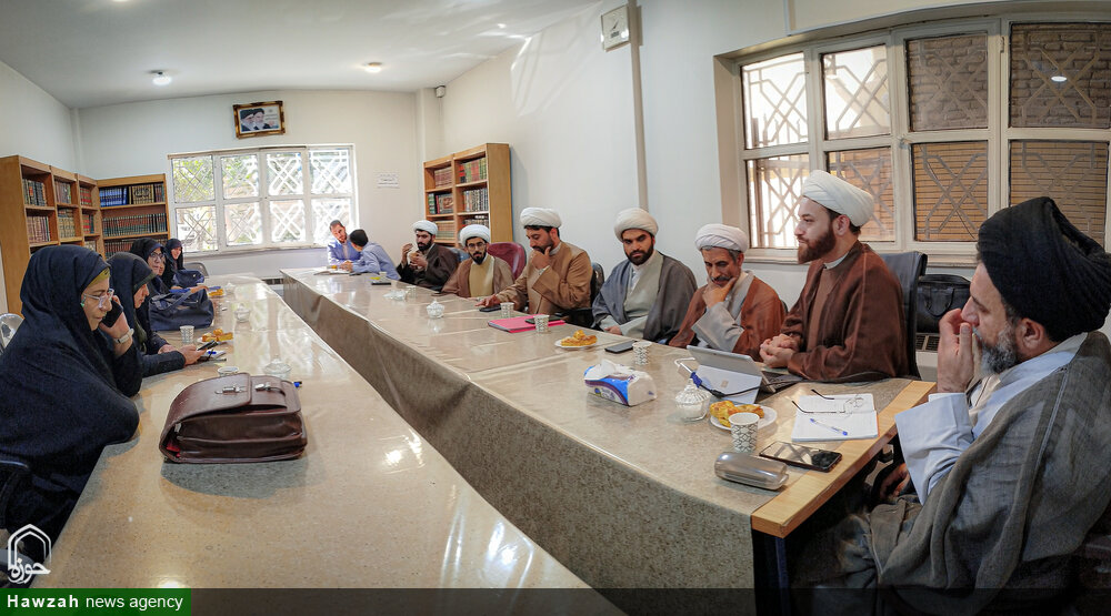 تصاویر/ جلسه مدیران و مسئولین حوزه علمیه همدان با مدیران مدارس طرح امین وابسته به حوزه علمیه