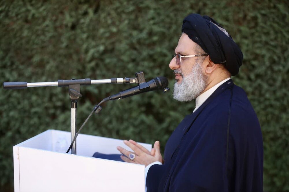 حضور هیئت حوزوی اعزامی از قم  در منزل شهدای روحانی حزب الله