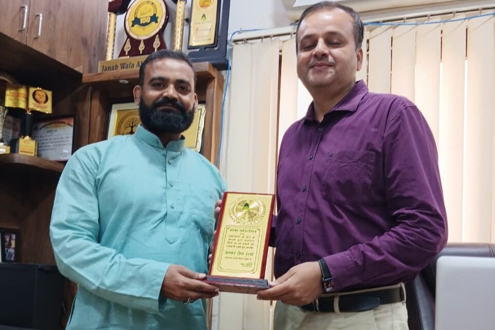 एएमआर मेडिकल एंड एजुकेशनल ट्रस्ट की शानदार सेवाओं का सम्मान/अम्बर फाउंडेशन लखनऊ की ओर से पुरस्कार प्रदान