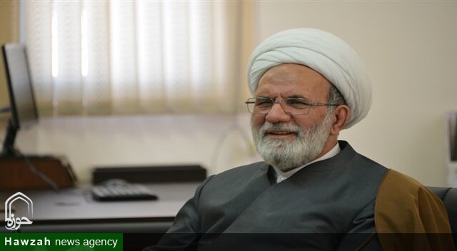 حجت‌الاسلام والمسلمین فرزانه دبیر شورای عالی حوزه علمیه خراسان باقی ماند