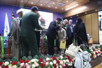 یادواره‌ای برای پاسداشت خون شهدای جنگ تحمیلی ۱۲ روزه / ملت ایران هرگز ذلت نمی‌پذیرد