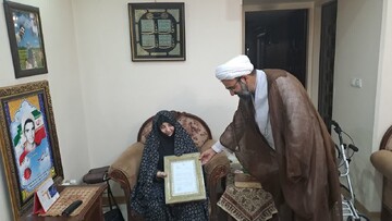 دیدار مدیر حوزه علمیه استان تهران با خانوداه شهدای روحانی