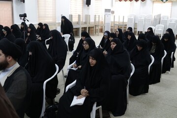 تصاویر/ اولین جلسه درس خارج نماینده ولی فقیه در استان در حوزه علمیه خواهران بوشهر