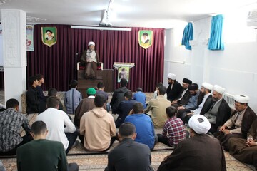 تصاویر/ برگزاری جلسه درس اخلاق هفتگی طلاب مدرسه علمیه امام صادق علیه‌السلام قروه