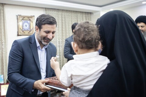 تصاویر/ دیدار طحان نظیف با خانواده شهید ناظر «محمد چناری»