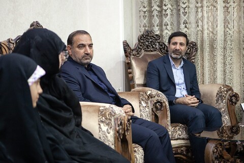 تصاویر/ دیدار طحان نظیف با خانواده شهید ناظر «محمد چناری»