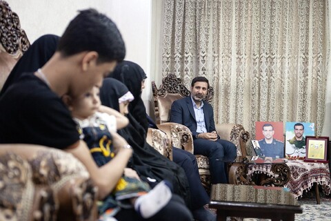 تصاویر/ دیدار طحان نظیف با خانواده شهید ناظر «محمد چناری»