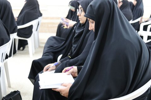 تصاویر/ اولین جلسه درس خارج نماینده ولی فقیه در استان در حوزه علمیه خواهران بوشهر