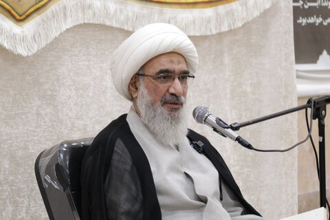 تصاویر/ اولین جلسه درس خارج نماینده ولی فقیه در استان در حوزه علمیه خواهران بوشهر