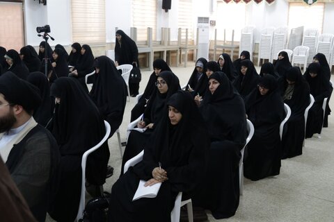 تصاویر/ اولین جلسه درس خارج نماینده ولی فقیه در استان در حوزه علمیه خواهران بوشهر