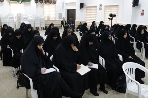 تصاویر/ اولین جلسه درس خارج نماینده ولی فقیه در استان در حوزه علمیه خواهران بوشهر