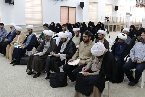 تصاویر/ اولین جلسه درس خارج نماینده ولی فقیه در استان در حوزه علمیه خواهران بوشهر