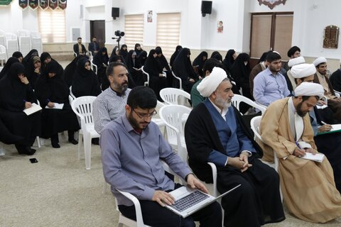 تصاویر/ اولین جلسه درس خارج نماینده ولی فقیه در استان در حوزه علمیه خواهران بوشهر