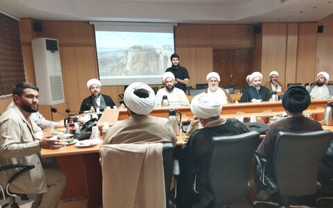 تصاویر/ نشست هم اندیشی روحانیون فعال در اجرای طرح گوهرشاد