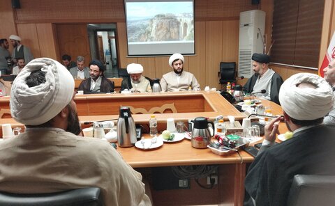 تصاویر/ نشست هم اندیشی روحانیون فعال در اجرای طرح گوهرشاد