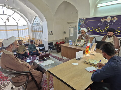 تصاویر/ جلسه دفاعیه تحقیق پایانی طلبه مدرسه علمیه آیت‌الله مدنی کاشانی(ره)