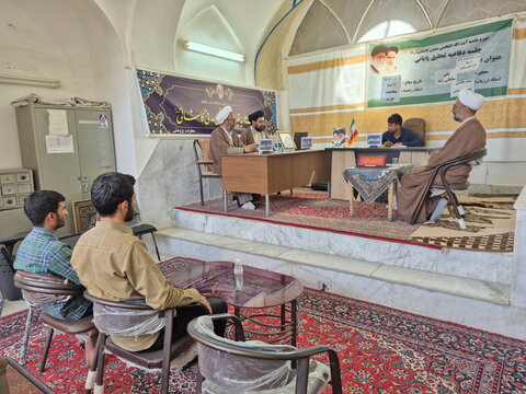 تصاویر/ جلسه دفاعیه تحقیق پایانی طلبه مدرسه علمیه آیت‌الله مدنی کاشانی(ره)