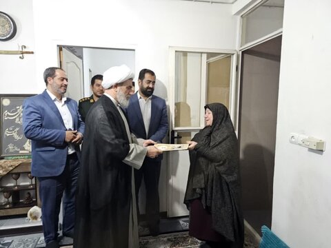 تصاویر / دیدار امام جمعه بویین زهرا با خانواده شهدا وکارکنان سازمان آتش نشانی