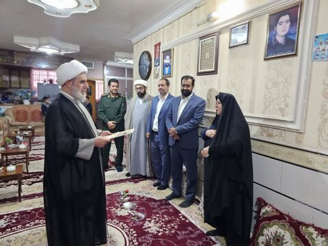 تصاویر / دیدار امام جمعه بویین زهرا با خانواده شهدا وکارکنان سازمان آتش نشانی