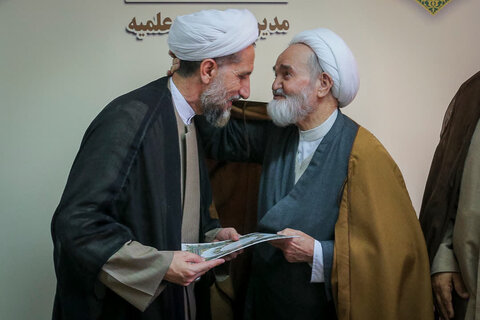 تصاویر / تصاویر / تجلیل وتکریم از اساتید وکارکنان رزمنده وایثارگر شاغل در حوزه علمیه قزوین