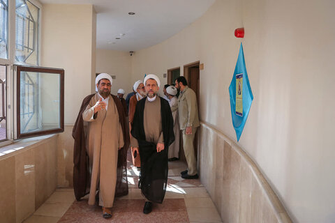 تصاویر / تصاویر / تجلیل وتکریم از اساتید وکارکنان رزمنده وایثارگر شاغل در حوزه علمیه قزوین